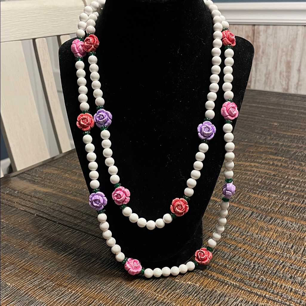 Hong Kong White Beaded Necklace With Pink & Purple Rose Accents